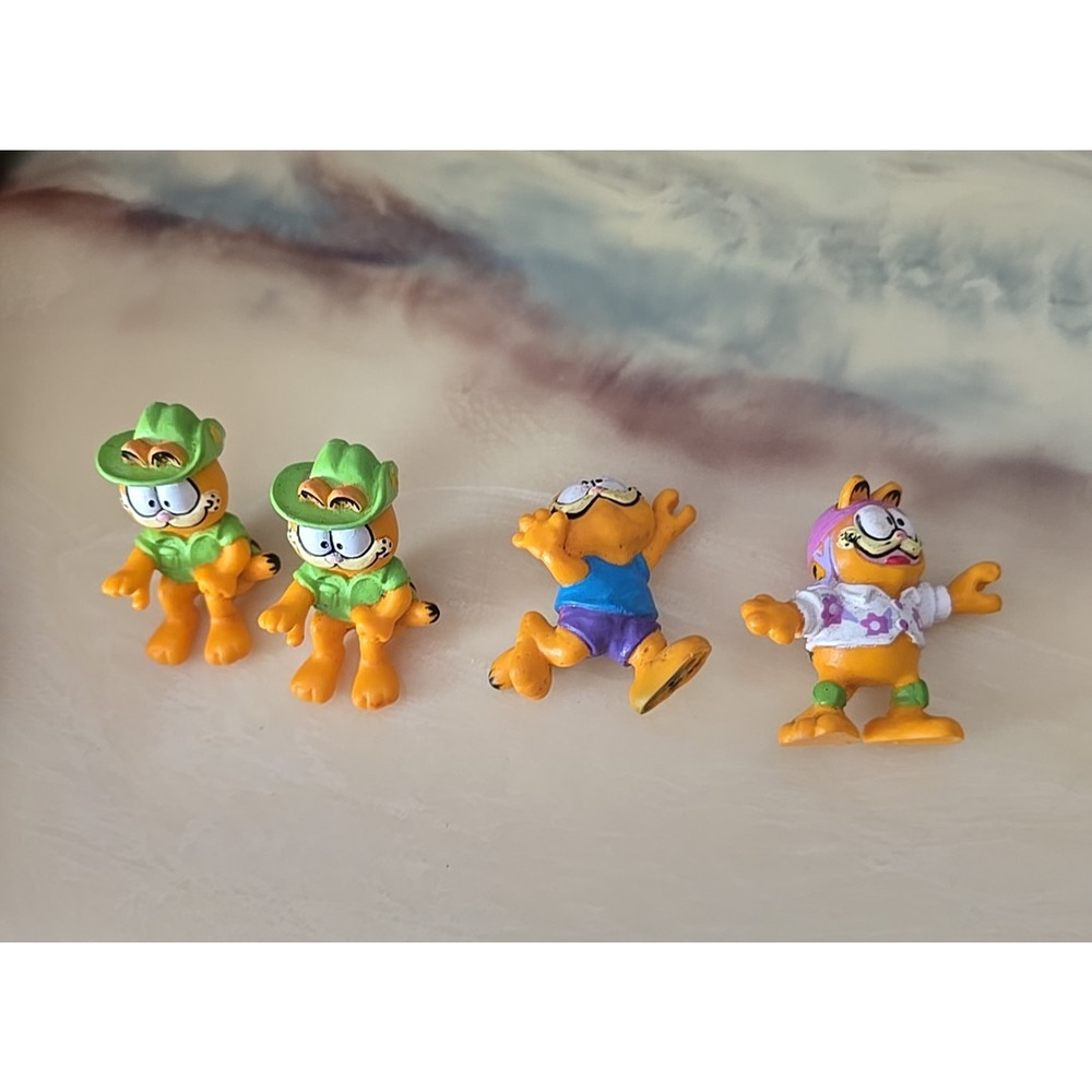 Lot of 4 Vintage McDonalds Happy Meal Garfield Miniature Action Figures Toys